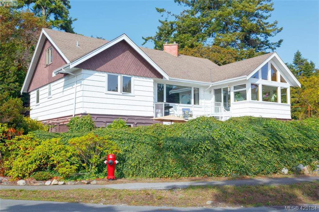 Main Photo: 2954 Tudor Ave in VICTORIA: SE Ten Mile Point House for sale (Saanich East) : MLS®# 831607