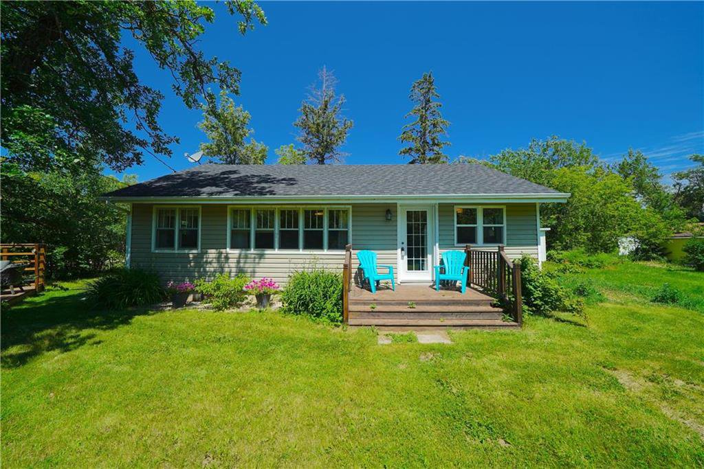 Main Photo: 21 Rosedale Avenue: Dunnottar Residential for sale (R26) : MLS®# 202015499