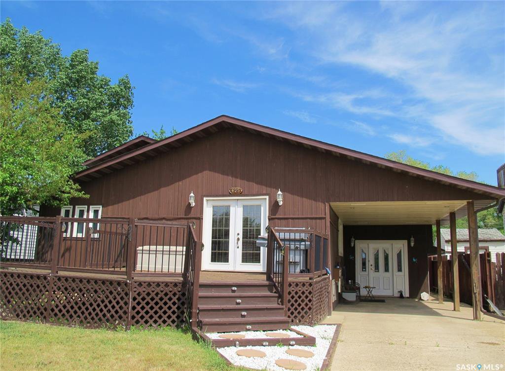 Main Photo: 625 King Street in Estevan: Hillside Residential for sale : MLS®# SK774383