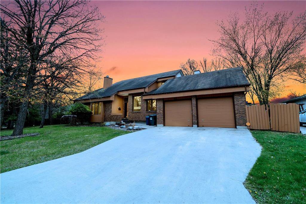 Main Photo: 82 Rice Road in Winnipeg: Fort Richmond Residential for sale (1K) : MLS®# 202010799