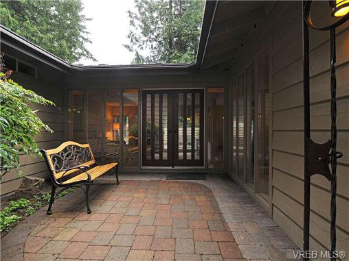 Main Photo: 4656 Lochwood Cres in VICTORIA: SE Broadmead House for sale (Saanich East) : MLS®# 667571