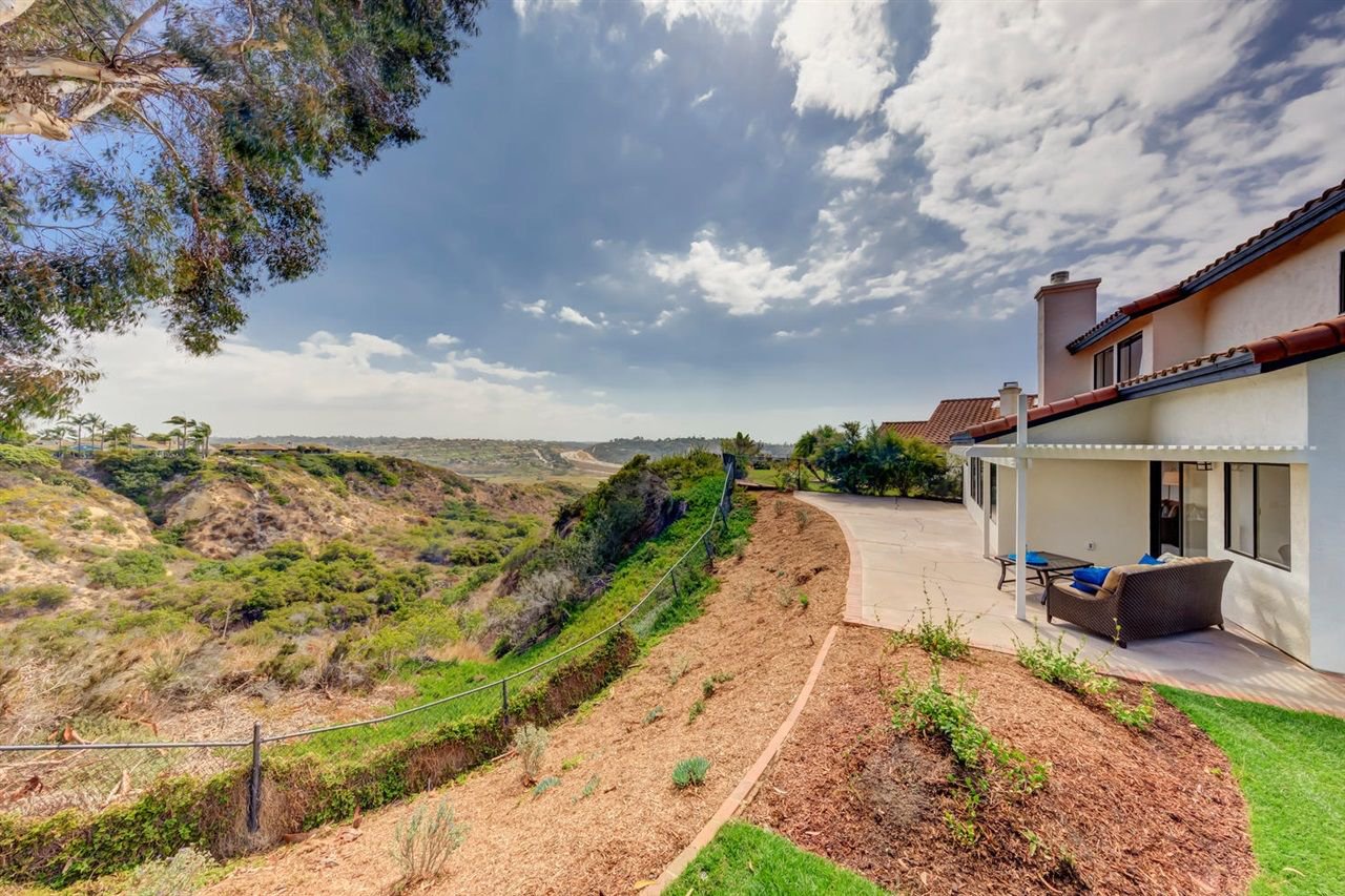 Main Photo: CARDIFF BY THE SEA House for sale : 4 bedrooms : 2253 Lagoon View Dr in Cardiff