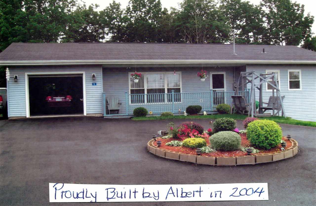 Main Photo: 11 OAKES Road in Fall River: 30-Waverley, Fall River, Oakfield Residential for sale (Halifax-Dartmouth) : MLS®# 201603893