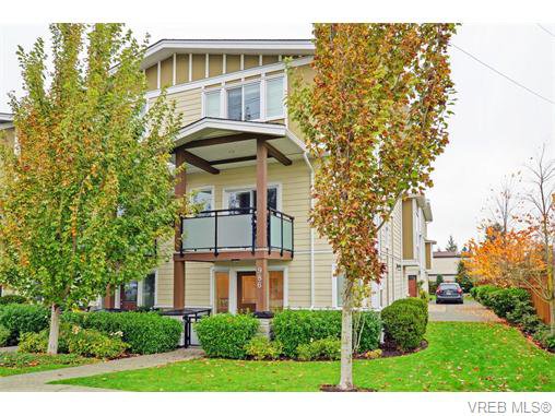 Main Photo: 986 Dunford Ave in VICTORIA: La Langford Proper Row/Townhouse for sale (Langford) : MLS®# 744988