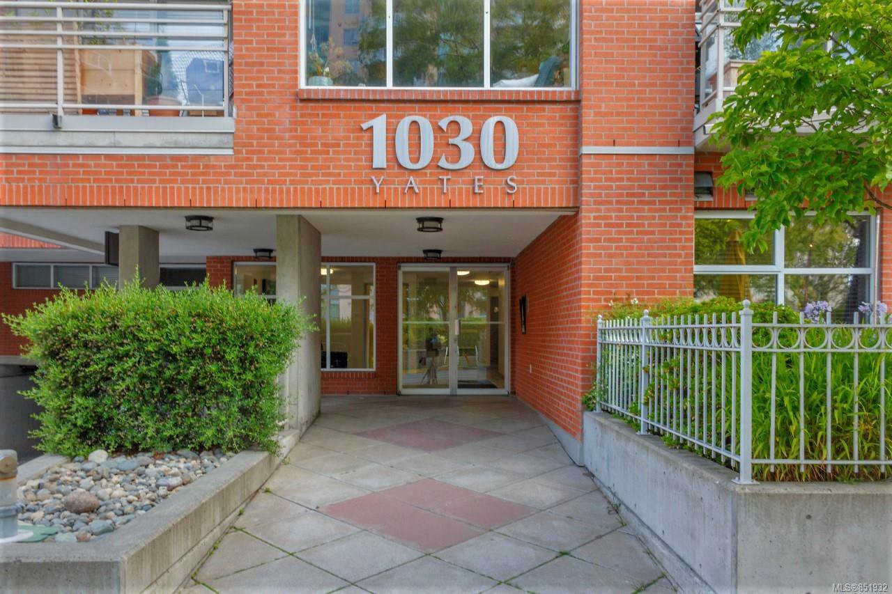 Main Photo: 209 1030 Yates St in : Vi Downtown Condo Apartment for sale (Victoria) : MLS®# 851932