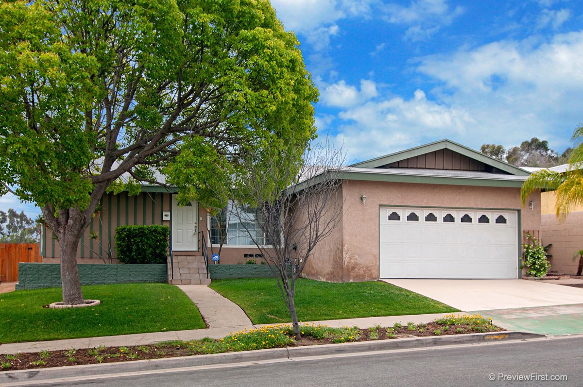 Welcome to this immaculate home with great curb appeal!!!