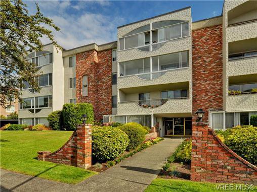 Main Photo: 304 1040 Rockland Ave in VICTORIA: Vi Downtown Condo for sale (Victoria) : MLS®# 739026