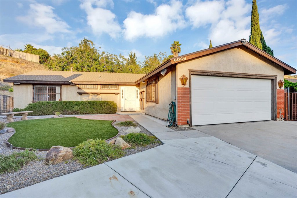 Main Photo: PARADISE HILLS House for sale : 5 bedrooms : 6066 Reo Pl in San Diego