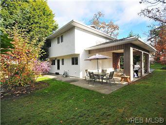 Main Photo: 4166 Crosshaven Close in VICTORIA: SE Lake Hill Residential for sale (Saanich East) : MLS®# 296890