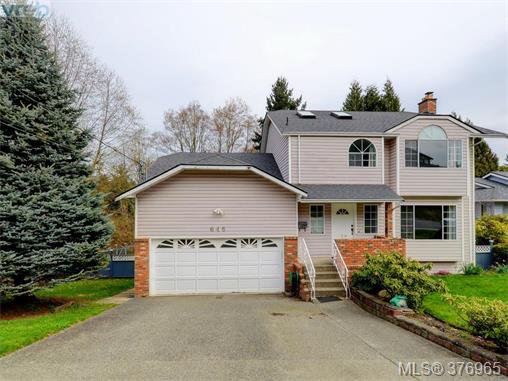 Main Photo: 646 Cairndale Rd in VICTORIA: Co Triangle House for sale (Colwood) : MLS®# 756827