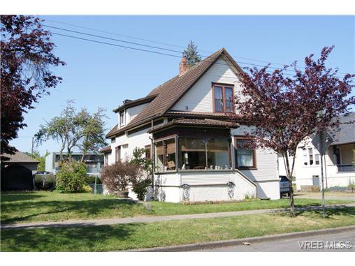 Main Photo: 812 Wollaston St in VICTORIA: Es Old Esquimalt House for sale (Esquimalt) : MLS®# 702085