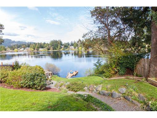 Main Photo: 948 Page Ave in VICTORIA: La Glen Lake House for sale (Langford) : MLS®# 696682