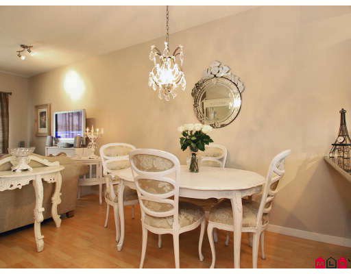 Main Photo: 110 18701 66 Avenue in Surrey: Cloverdale Townhouse for sale : MLS®# F2813897