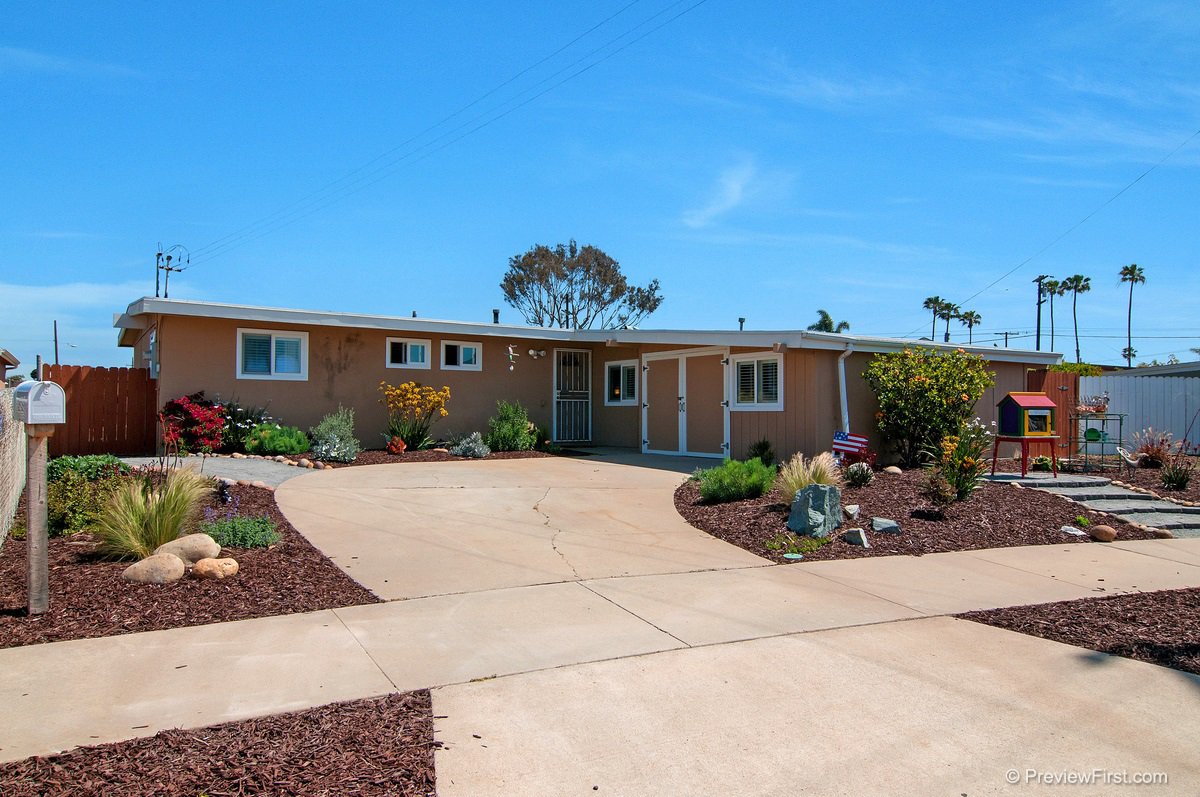 Main Photo: IMPERIAL BEACH House for sale : 4 bedrooms : 852 HICKORY COURT