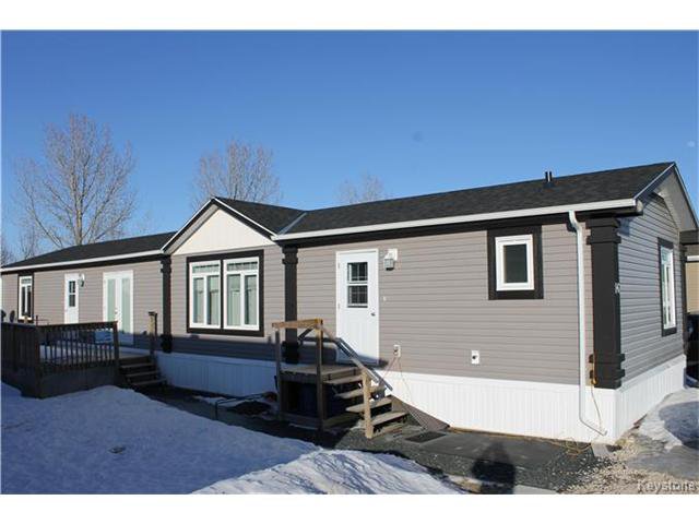 Main Photo: 16 Timber lane Street in St Clements: Pineridge Trailer Park Residential for sale (R02) : MLS®# 1705052