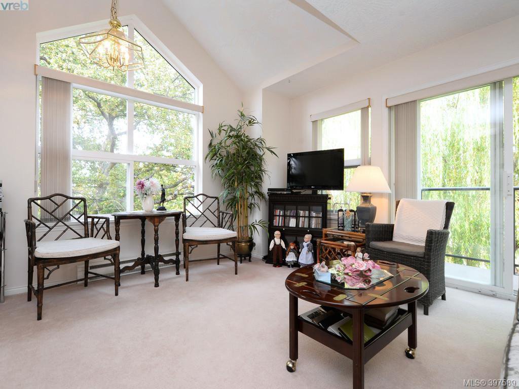 Main Photo: 304 1485 Garnet Road in VICTORIA: SE Cedar Hill Condo Apartment for sale (Saanich East) : MLS®# 397589