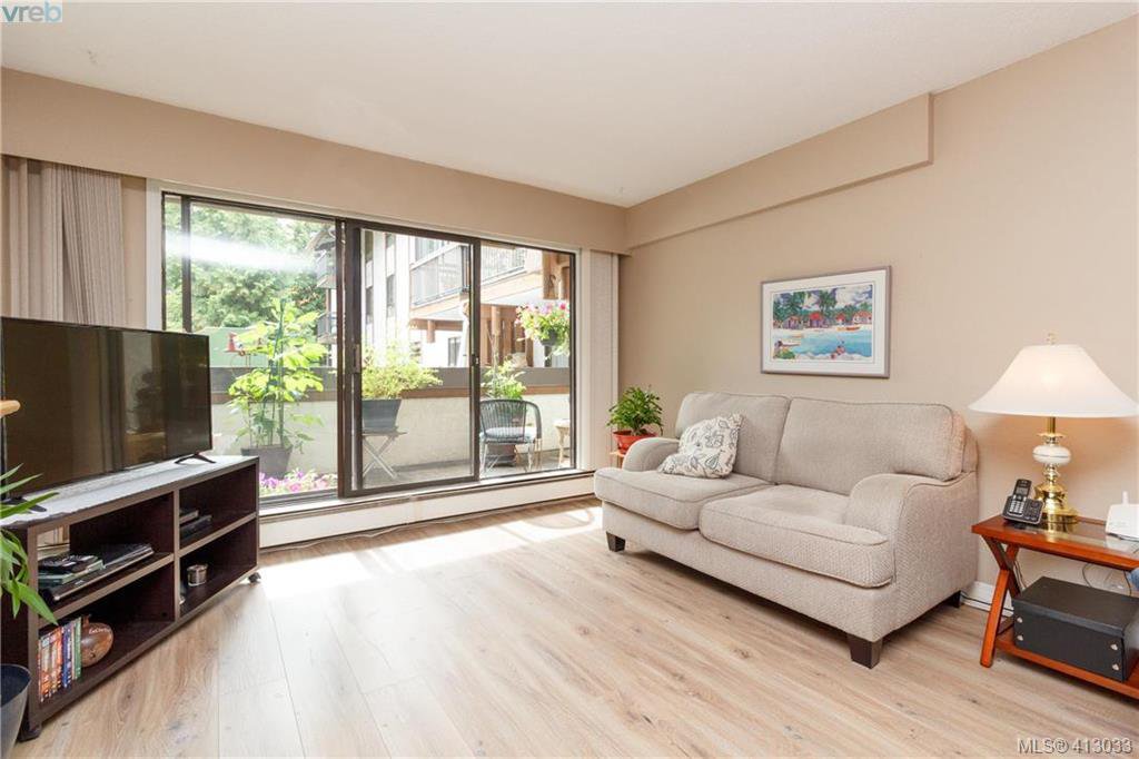Main Photo: in VICTORIA: SE Quadra Condo Apartment for sale (Saanich East) : MLS®# 413033