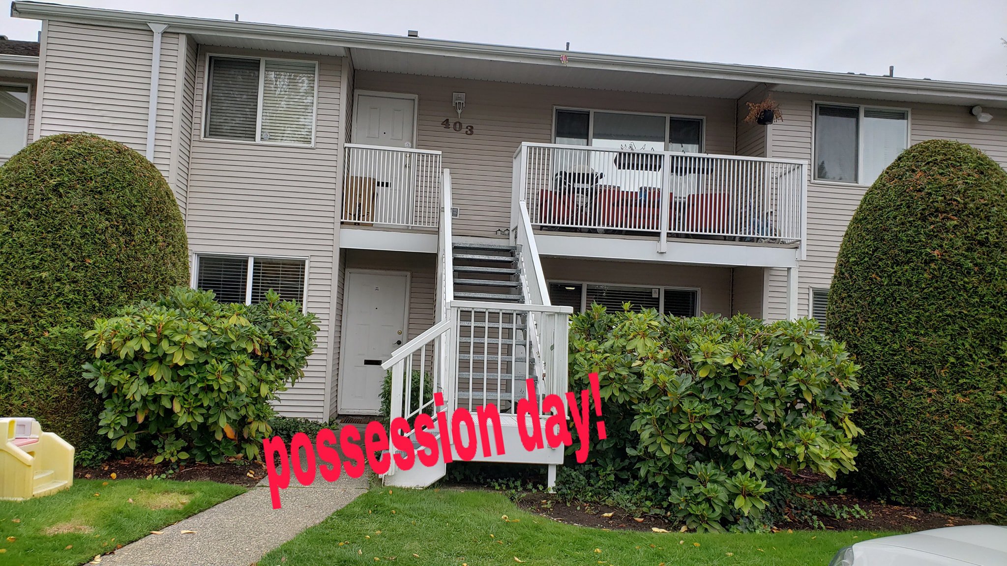 Main Photo: 404 13963 72 in Surrey: Townhouse for sale : MLS®# r2371185
