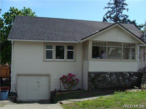 Main Photo: 985 McKenzie Avenue in VICTORIA: SE Quadra Single Family Detached for sale (Saanich East) : MLS®# 347157