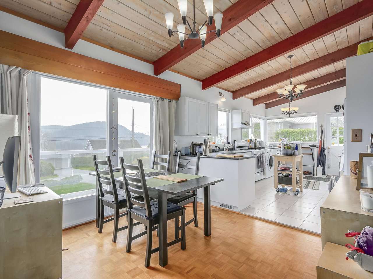 Main Photo: 921 ROSLYN BOULEVARD in North Vancouver: Dollarton House for sale : MLS®# R2487942