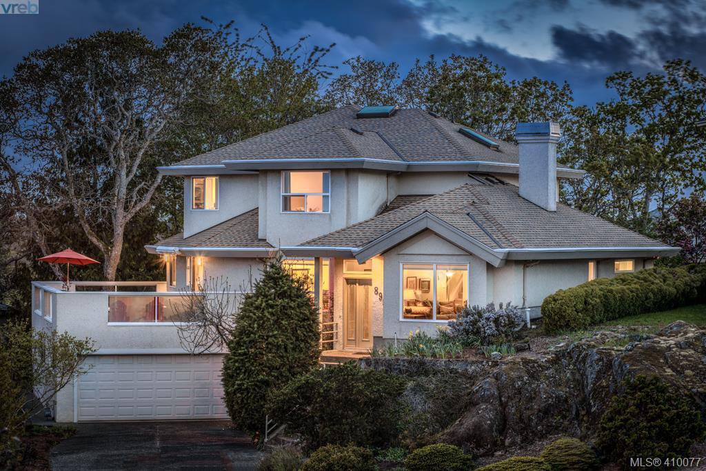 Main Photo: 895 Le Clair Pl in VICTORIA: SE Lake Hill House for sale (Saanich East) : MLS®# 812877