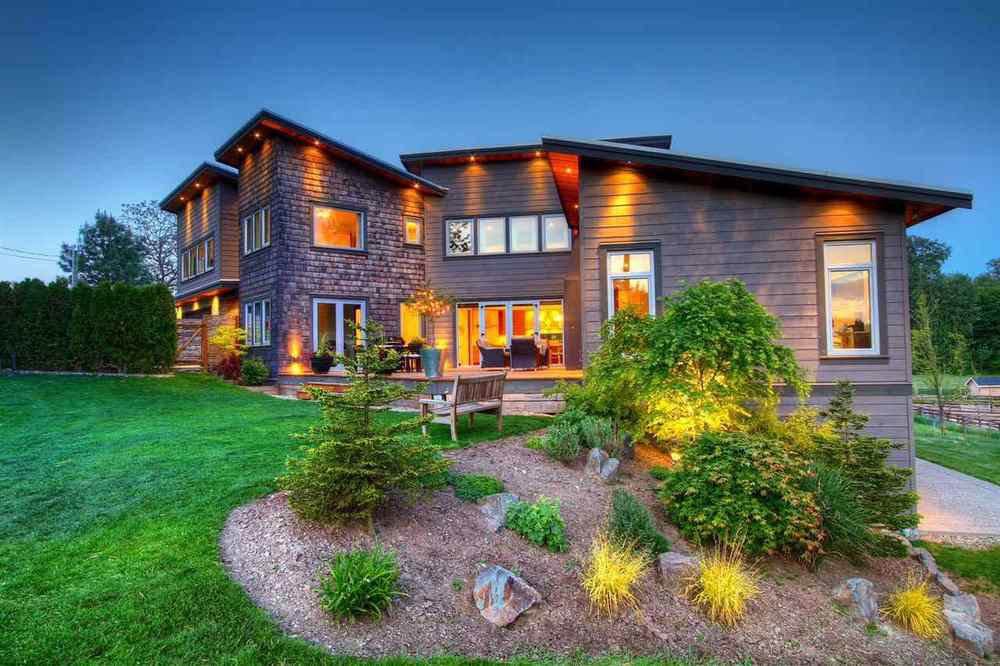 Main Photo: 18466 MCMILLAN ROAD in South Surrey White Rock: Home for sale : MLS®# R2145285