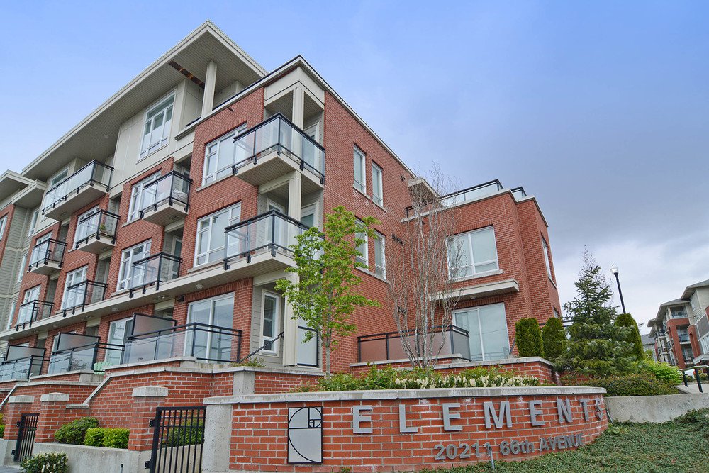 Main Photo: in ELEMENTS: Home for sale : MLS®# R2058285