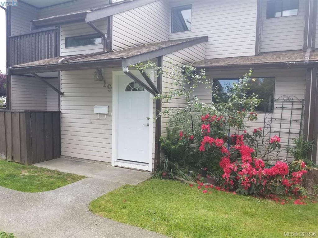 Main Photo: 19 1506 Admirals Rd in VICTORIA: VR Glentana Row/Townhouse for sale (View Royal) : MLS®# 787684