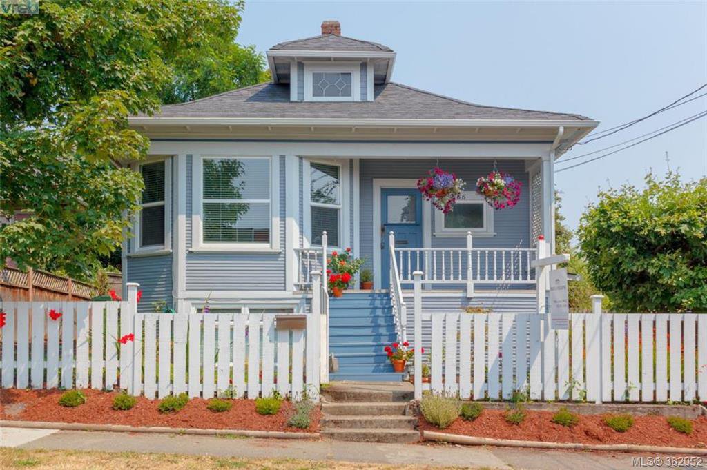Main Photo: 656 Sumas Street in VICTORIA: Vi Burnside Single Family Detached for sale (Victoria) : MLS®# 382052
