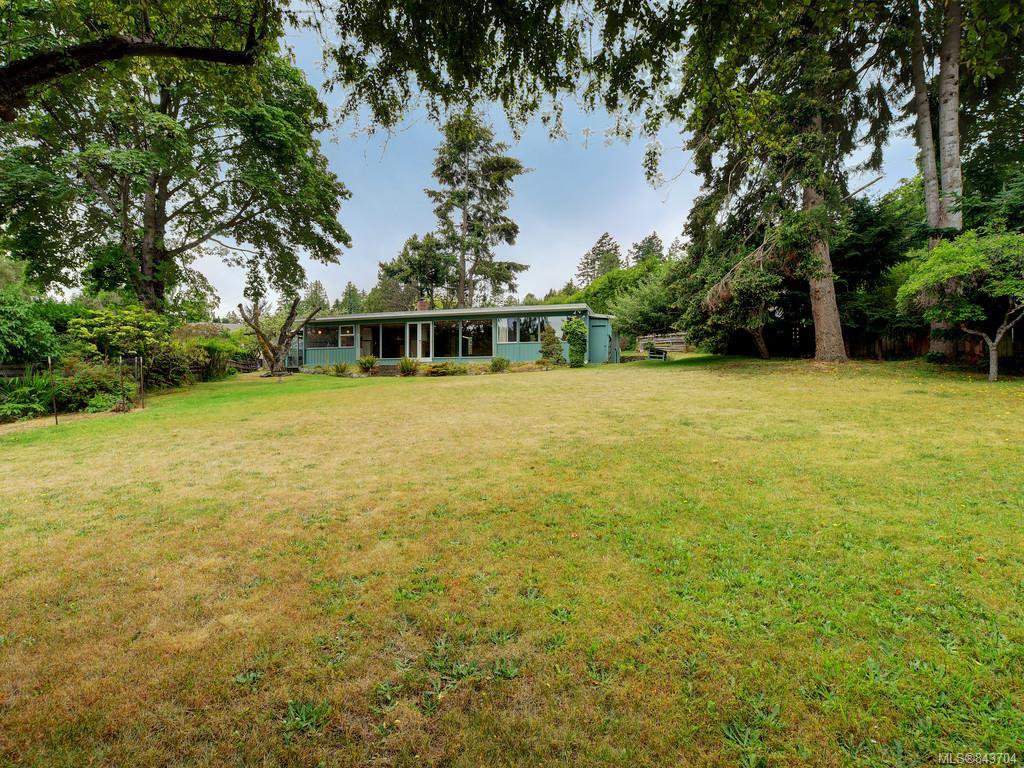 Main Photo: 4012 LOCARNO Lane in Saanich: SE Arbutus Single Family Detached for sale (Saanich East) : MLS®# 843704