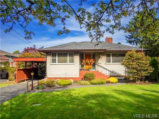 Main Photo: 1122 Munro St in VICTORIA: Es Saxe Point House for sale (Esquimalt) : MLS®# 714401