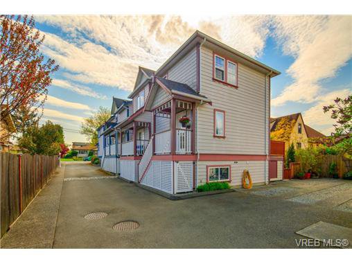 Main Photo: 3 10140 Fifth St in SIDNEY: Si Sidney North-East House for sale (Sidney) : MLS®# 699479
