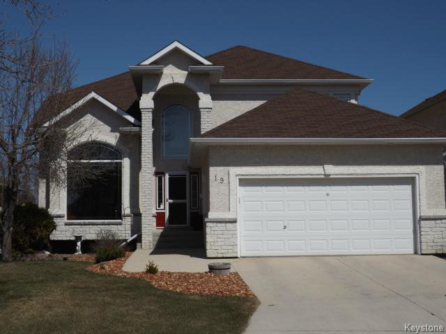 WELCOME TO 19 MARKSBRIDGE! BEAUTIFULLY UPGRADED FORMER SHOW HOME