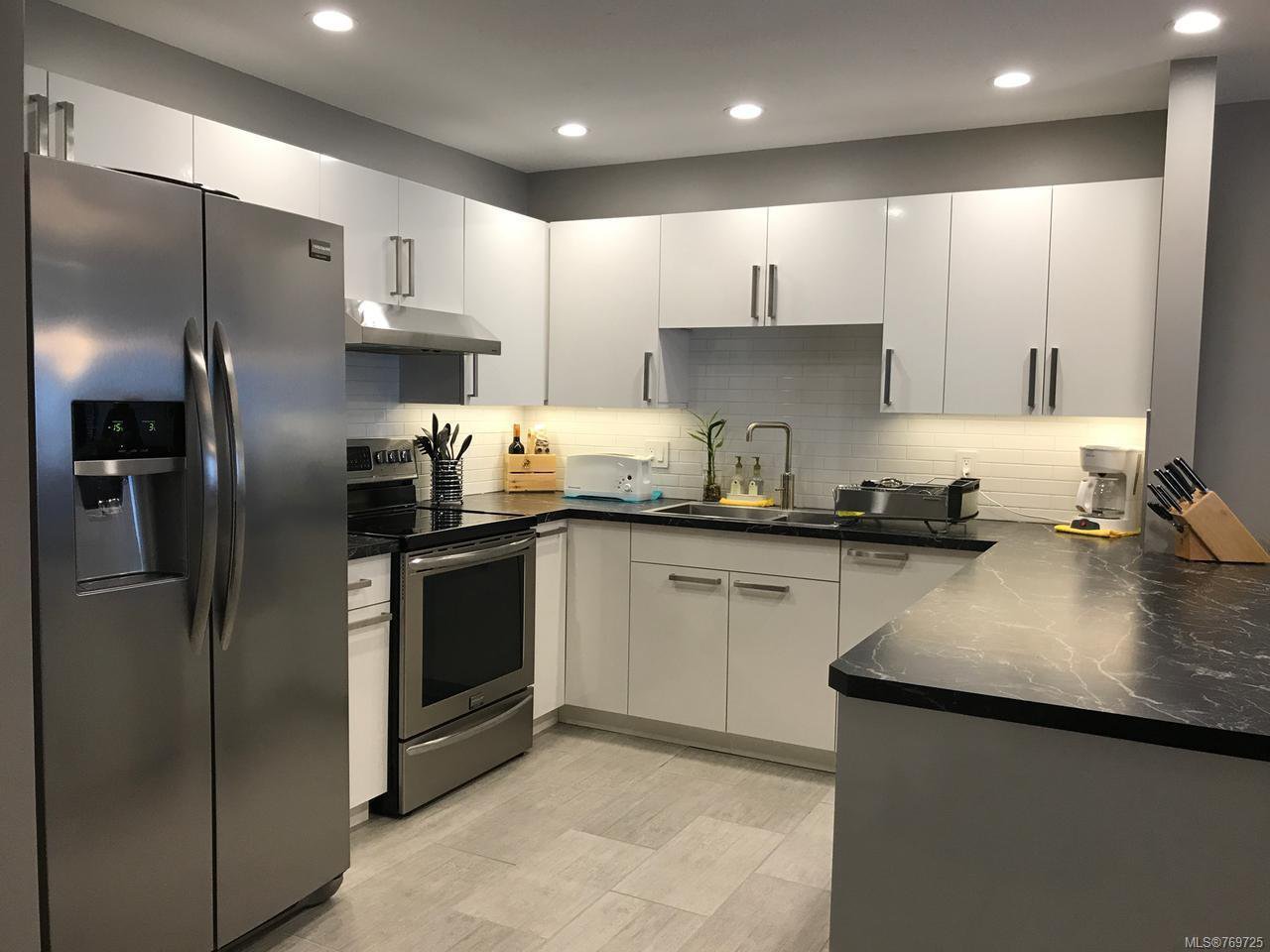 Main Photo: 326 390 S Island Hwy in CAMPBELL RIVER: CR Campbell River Central Condo for sale (Campbell River) : MLS®# 769725