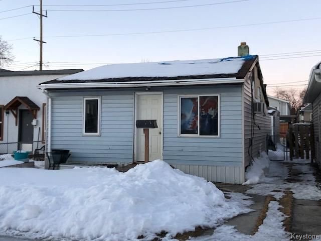 Main Photo: 471 Martin Avenue West in Winnipeg: Elmwood Residential for sale (3A) : MLS®# 1805733