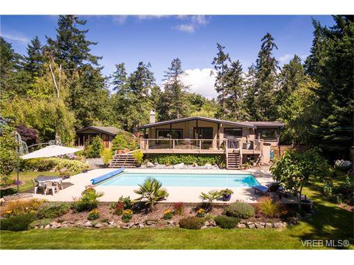 Country living at it's best! 4 bedroom Log (Panabode) home with outdoor swimming pool.