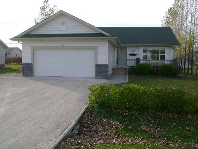 Main Photo: 207 2ND Avenue South in NIVERVILLE: Glenlea / Ste. Agathe / St. Adolphe / Grande Pointe / Ile des Chenes / Vermette / Niverville Residential for sale (Winnipeg area) : MLS®# 1121684