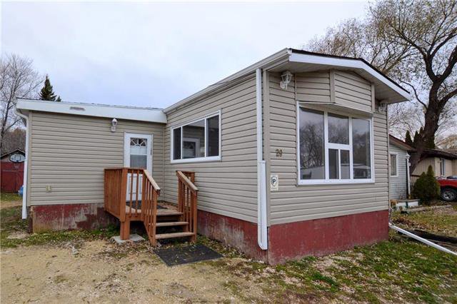 Main Photo: 29 Van Mol Road in St Andrews: Highway Gardens Residential for sale (R13) : MLS®# 1900027