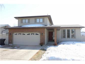 Main Photo: 107 LaLoche Court in Saskatoon: Lawson Heights Single Family Dwelling for sale (Saskatoon Area 03) : MLS®# 395942