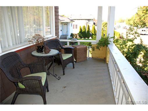Main Photo: 1153 Lyall St in VICTORIA: Es Saxe Point House for sale (Esquimalt) : MLS®# 662849