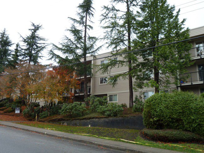 306-1121_Howie_Ave_FRONT