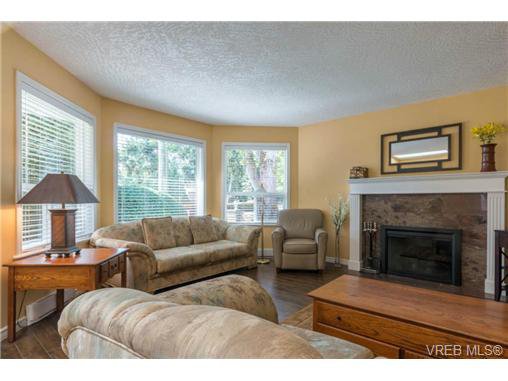 Main Photo: 3 1968 Cultra Ave in SAANICHTON: CS Saanichton Row/Townhouse for sale (Central Saanich) : MLS®# 711060