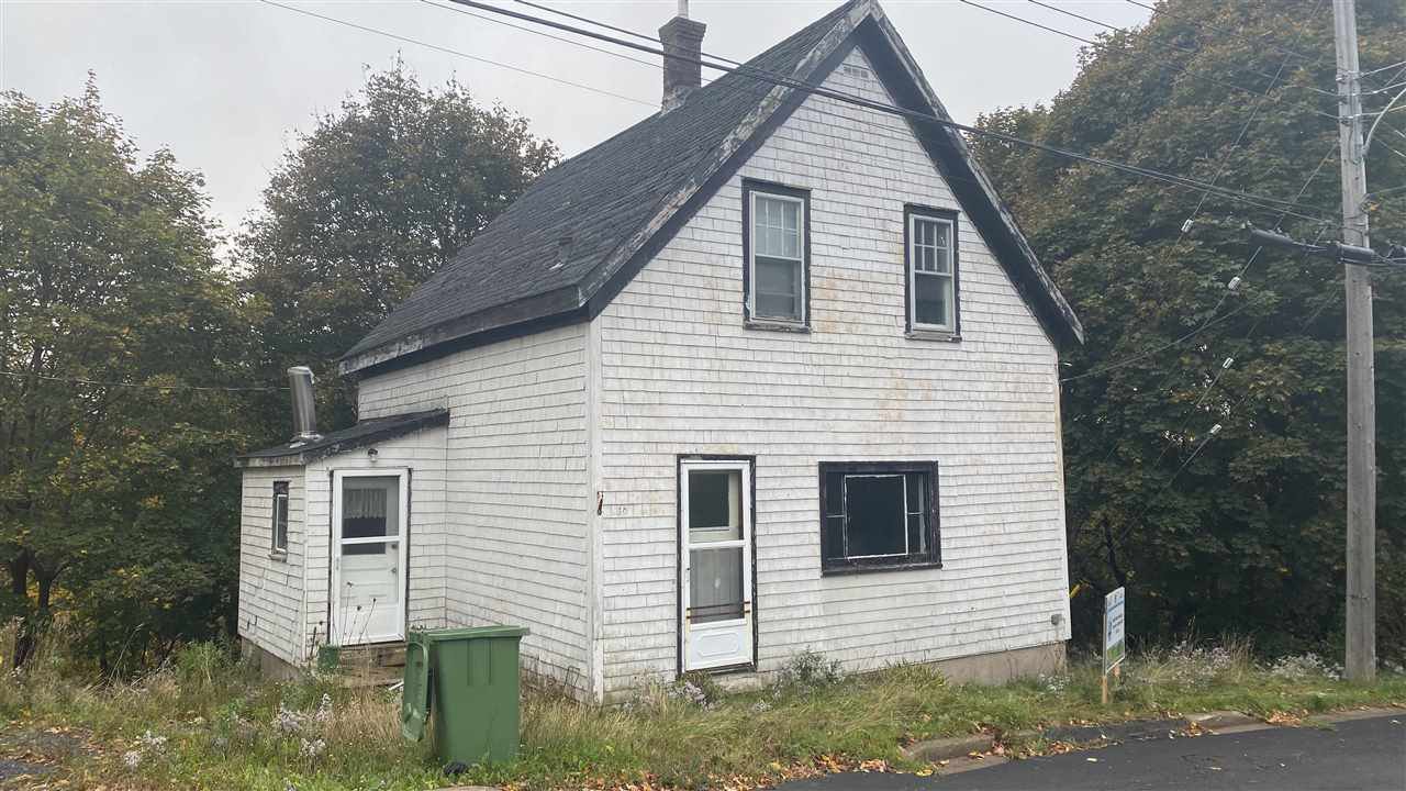 Main Photo: 30 Oak Street in Trenton: 107-Trenton,Westville,Pictou Residential for sale (Northern Region) : MLS®# 202022284