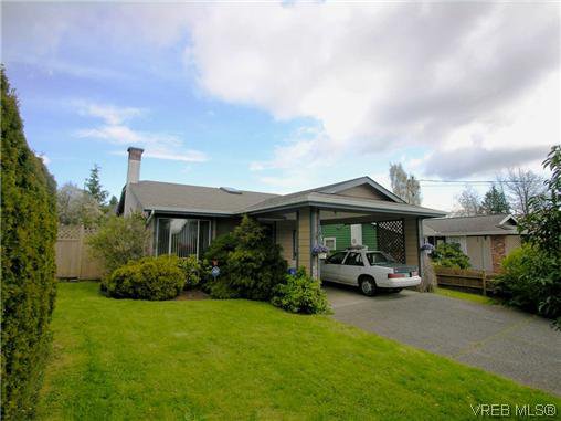Main Photo: 1222 Alan Rd in VICTORIA: SW Layritz Single Family Detached for sale (Saanich West) : MLS®# 637712