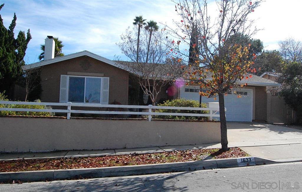 Main Photo: SOUTH ESCONDIDO House for sale : 4 bedrooms : 1633 Kenora Dr in Escondido