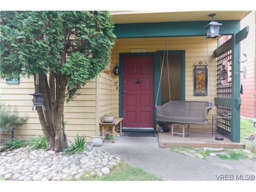 Main Photo: 12 Amber Pl in VICTORIA: VR Glentana Single Family Detached for sale (View Royal) : MLS®# 635266