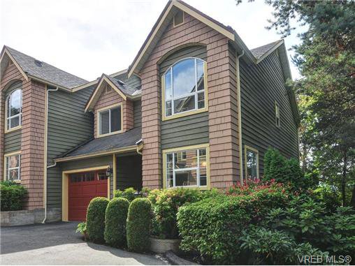 Main Photo: 9 896 Admirals Road in VICTORIA: Es Gorge Vale Townhouse for sale (Esquimalt) : MLS®# 340904