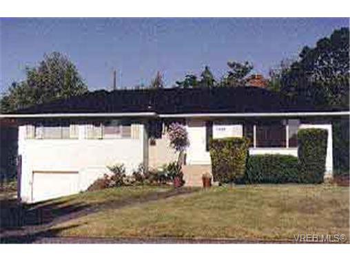 Main Photo: 1727 Townley St in VICTORIA: SE Camosun Single Family Detached for sale (Saanich East) : MLS®# 131916