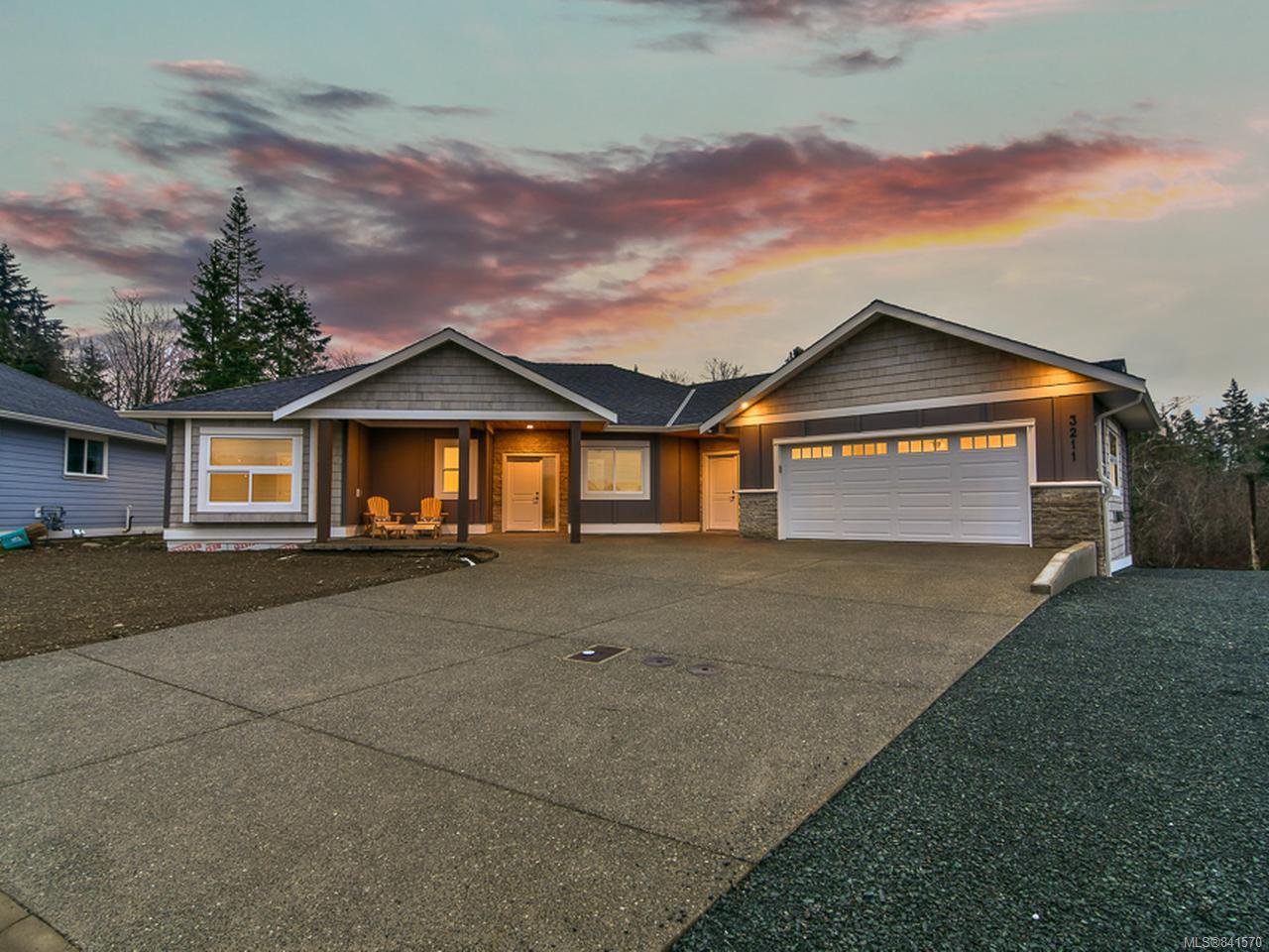 Main Photo: 3211 Nathan Pl in CAMPBELL RIVER: CR Willow Point House for sale (Campbell River) : MLS®# 841570