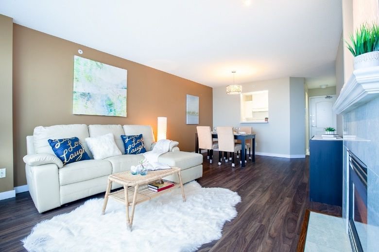 Main Photo: 1605 6622 SOUTHOAKS CRESCENT in Burnaby: Highgate Condo for sale (Burnaby South) : MLS®# R2313314
